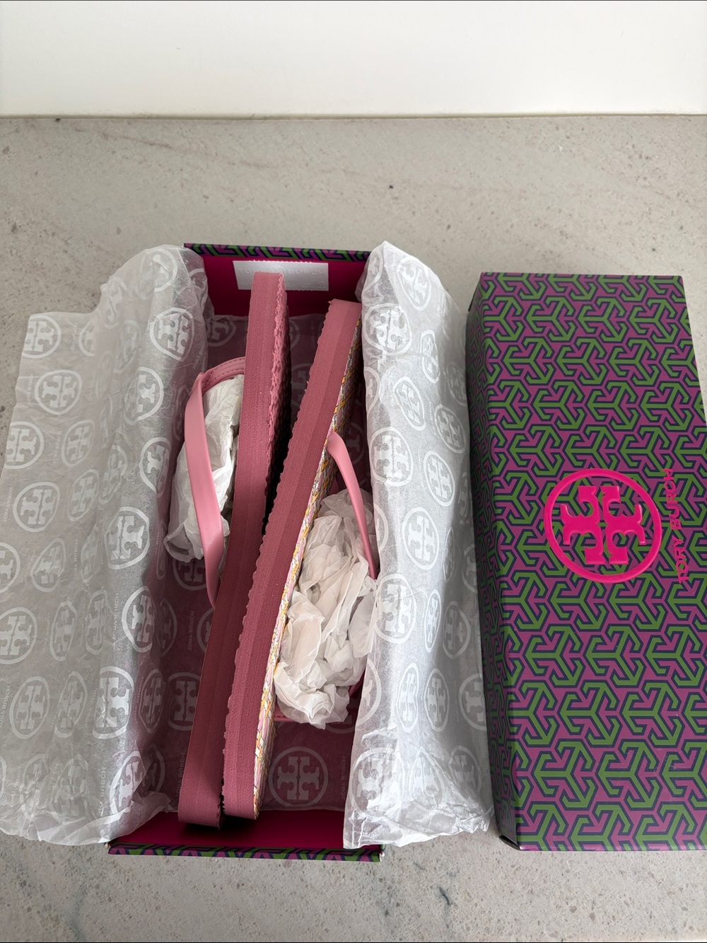 NEW Tory Burch Pink Caning Logo Geo 650 Flip Flops Size 9 - Picture 2 of 10